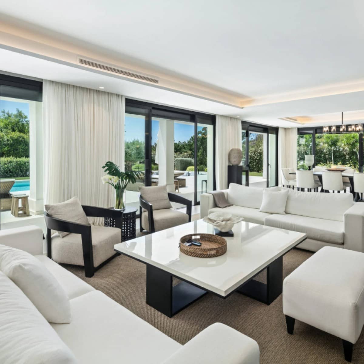 5 makuuhuone Huvila myytävänä paikassa Nueva Andalucia mukana uima-altaan 
autotalli - 6 950 000 € (Ref: 9426001)