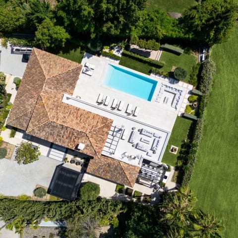 5 makuuhuone Huvila myytävänä paikassa Nueva Andalucia, Marbella mukana uima-altaan 
autotalli - 6 950 000 € (Ref: 9426001)