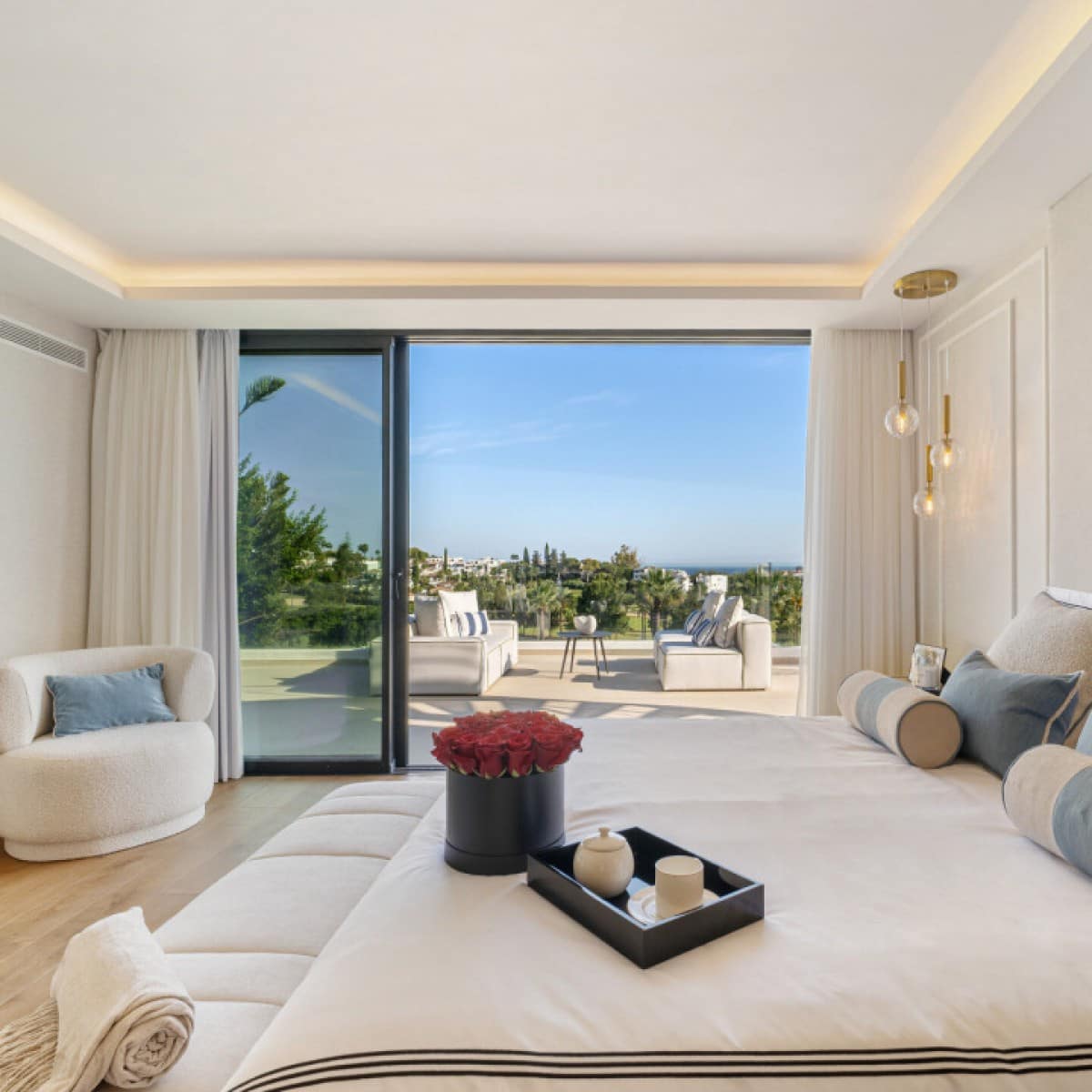 6 makuuhuone Huvila myytävänä paikassa Nueva Andalucia mukana uima-altaan 
autotalli - 7 350 000 € (Ref: 9426004)