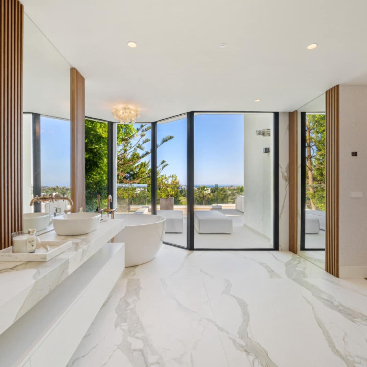 6 makuuhuone Huvila myytävänä paikassa Nueva Andalucia mukana uima-altaan 
autotalli - 7 350 000 € (Ref: 9426004)