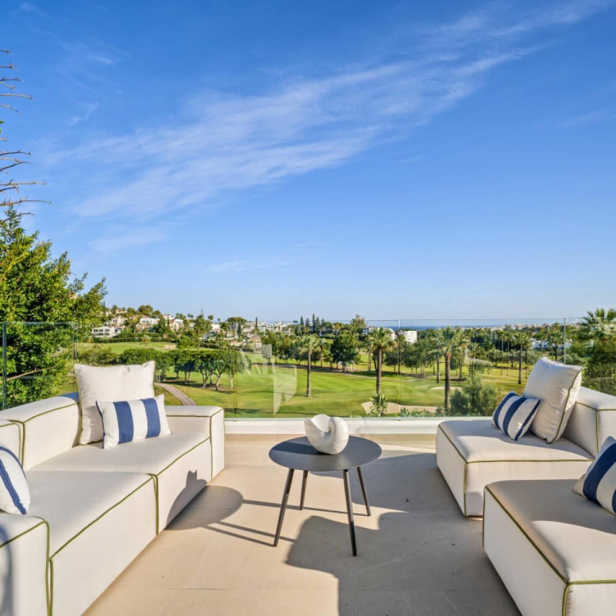 6 makuuhuone Huvila myytävänä paikassa Nueva Andalucia mukana uima-altaan 
autotalli - 7 350 000 € (Ref: 9426004)