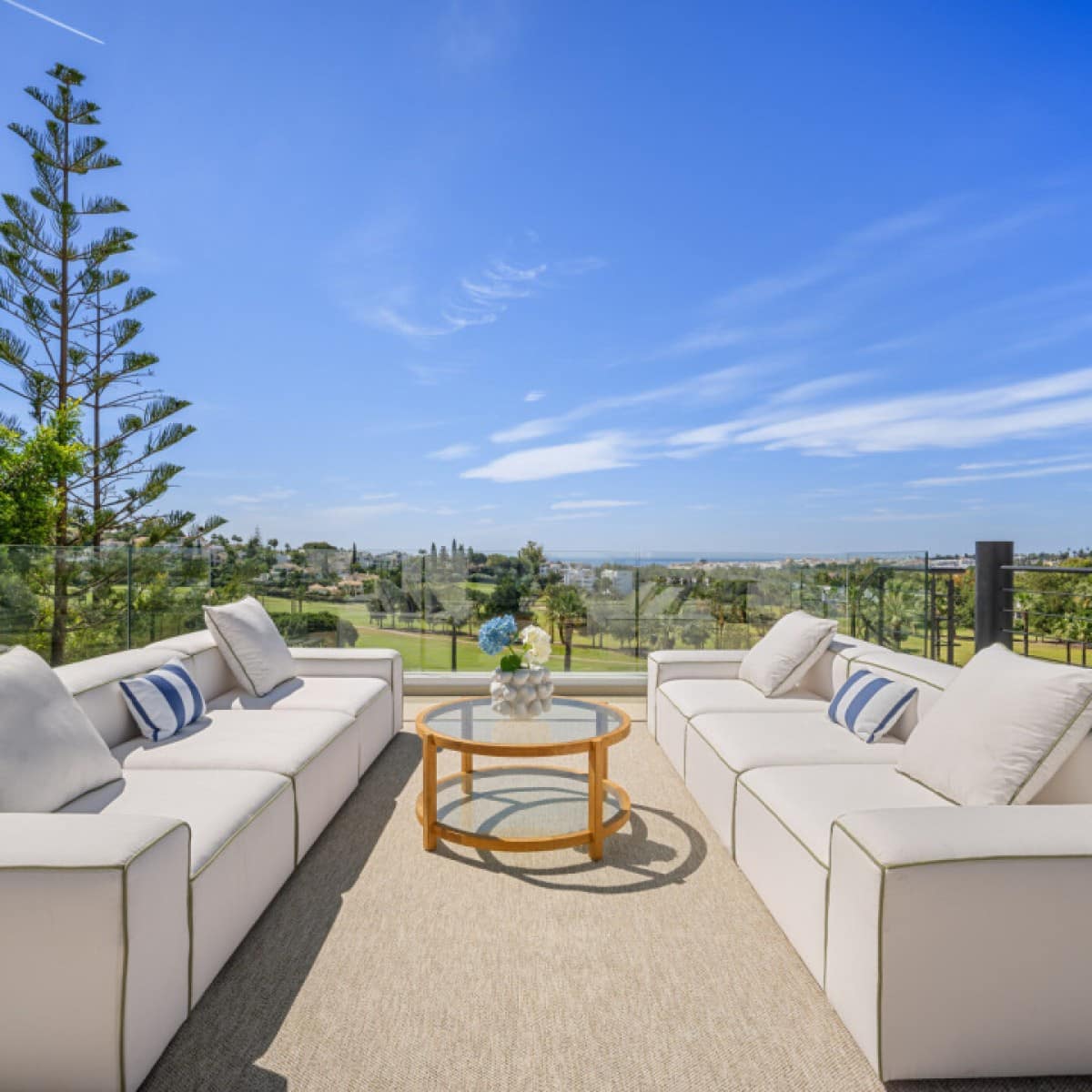 6 makuuhuone Huvila myytävänä paikassa Nueva Andalucia mukana uima-altaan 
autotalli - 7 350 000 € (Ref: 9426004)