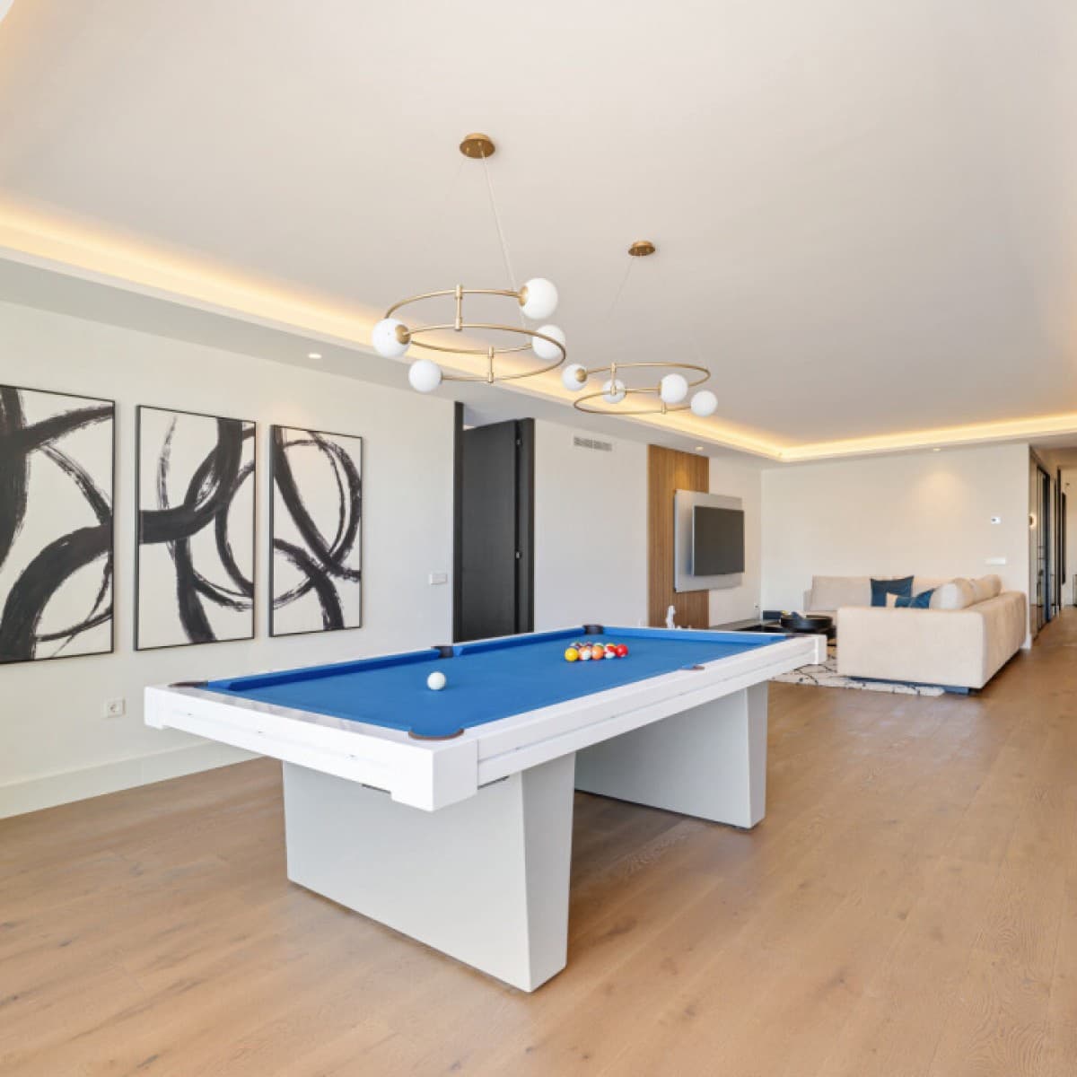 6 makuuhuone Huvila myytävänä paikassa Nueva Andalucia mukana uima-altaan 
autotalli - 7 350 000 € (Ref: 9426004)