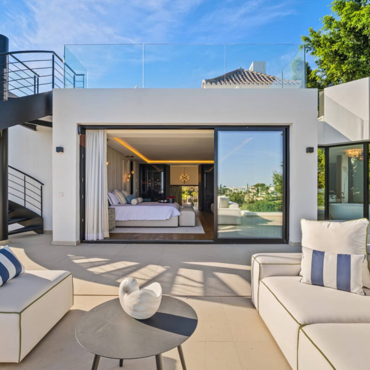 6 makuuhuone Huvila myytävänä paikassa Nueva Andalucia mukana uima-altaan 
autotalli - 7 350 000 € (Ref: 9426004)