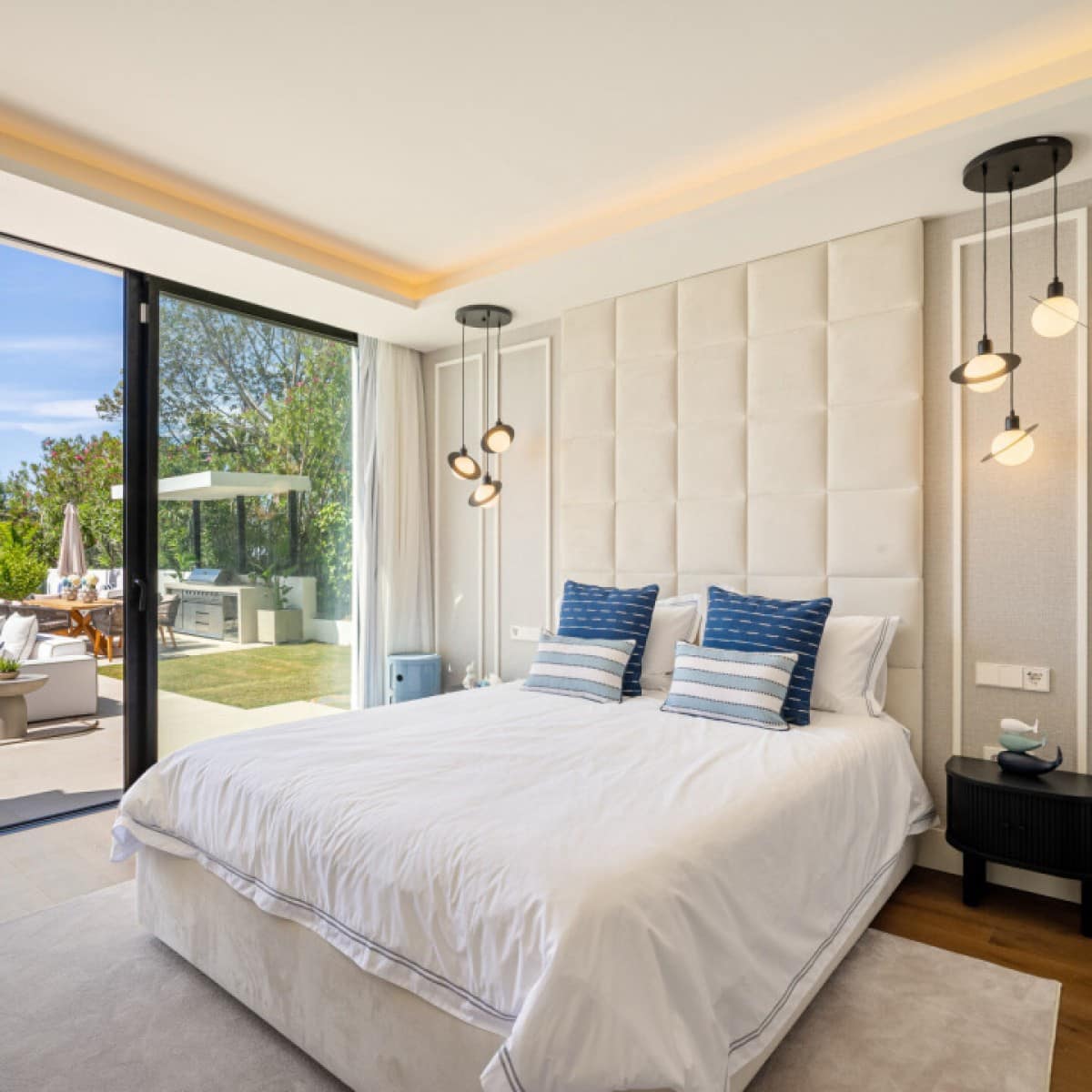 6 makuuhuone Huvila myytävänä paikassa Nueva Andalucia mukana uima-altaan 
autotalli - 7 350 000 € (Ref: 9426004)