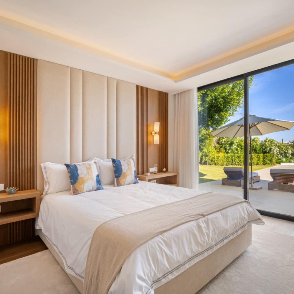 6 makuuhuone Huvila myytävänä paikassa Nueva Andalucia mukana uima-altaan 
autotalli - 7 350 000 € (Ref: 9426004)