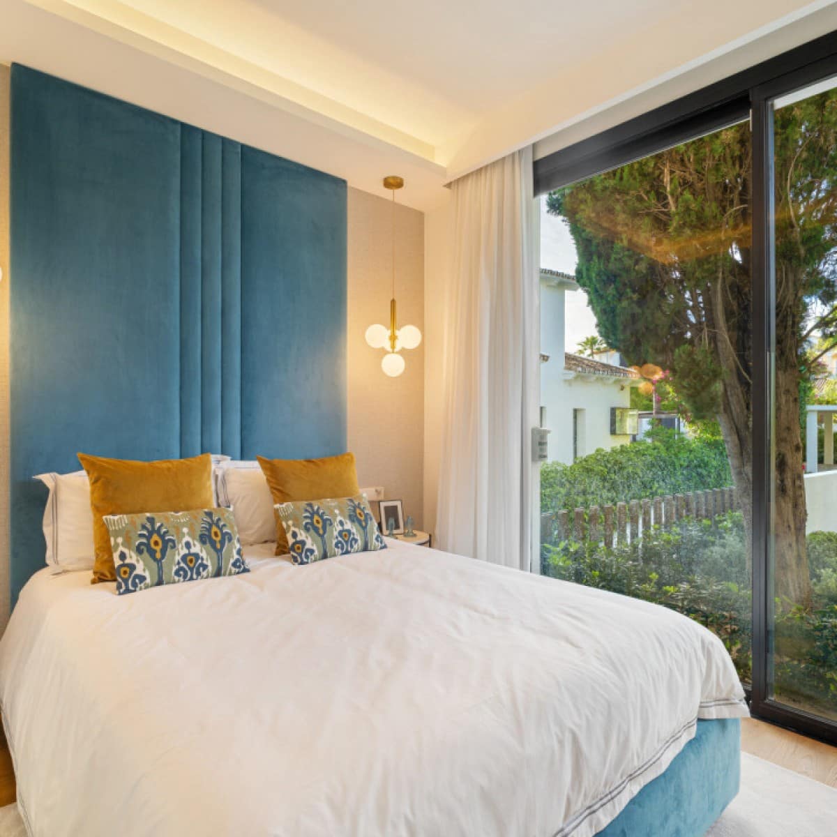 6 makuuhuone Huvila myytävänä paikassa Nueva Andalucia mukana uima-altaan 
autotalli - 7 350 000 € (Ref: 9426004)