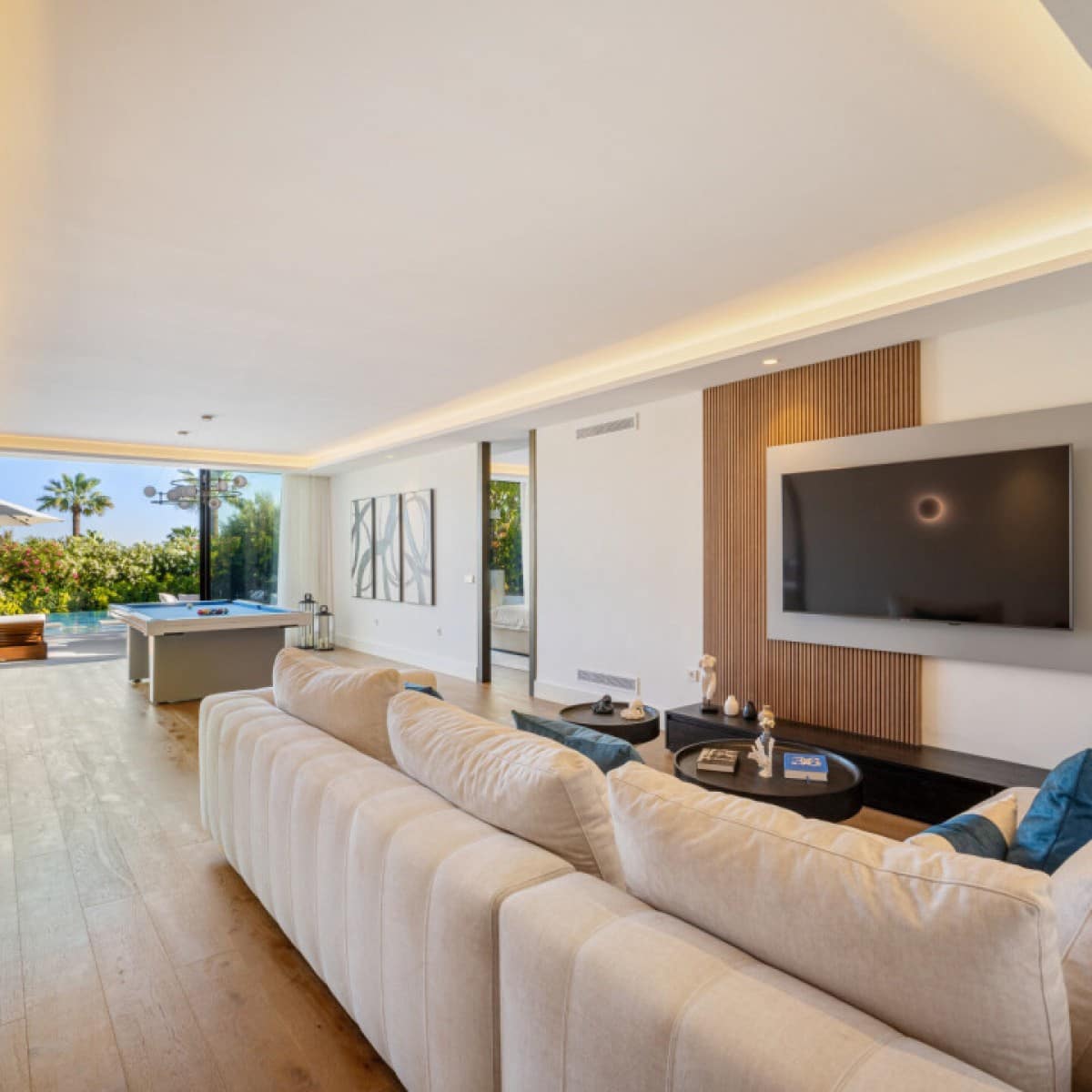 6 makuuhuone Huvila myytävänä paikassa Nueva Andalucia mukana uima-altaan 
autotalli - 7 350 000 € (Ref: 9426004)