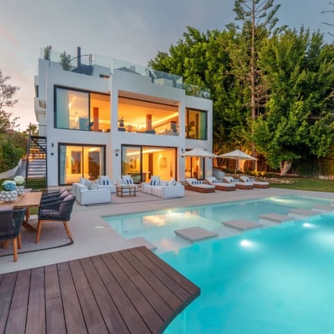 6 makuuhuone Huvila myytävänä paikassa Nueva Andalucia, Marbella mukana uima-altaan 
autotalli - 7 350 000 € (Ref: 9426004)