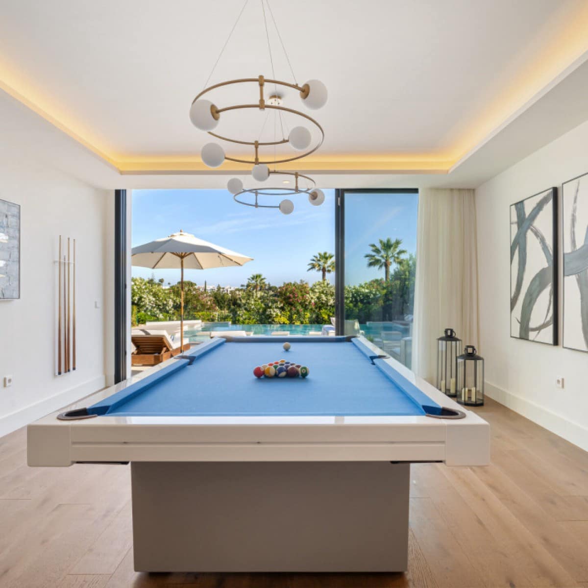 6 makuuhuone Huvila myytävänä paikassa Nueva Andalucia mukana uima-altaan 
autotalli - 7 350 000 € (Ref: 9426004)