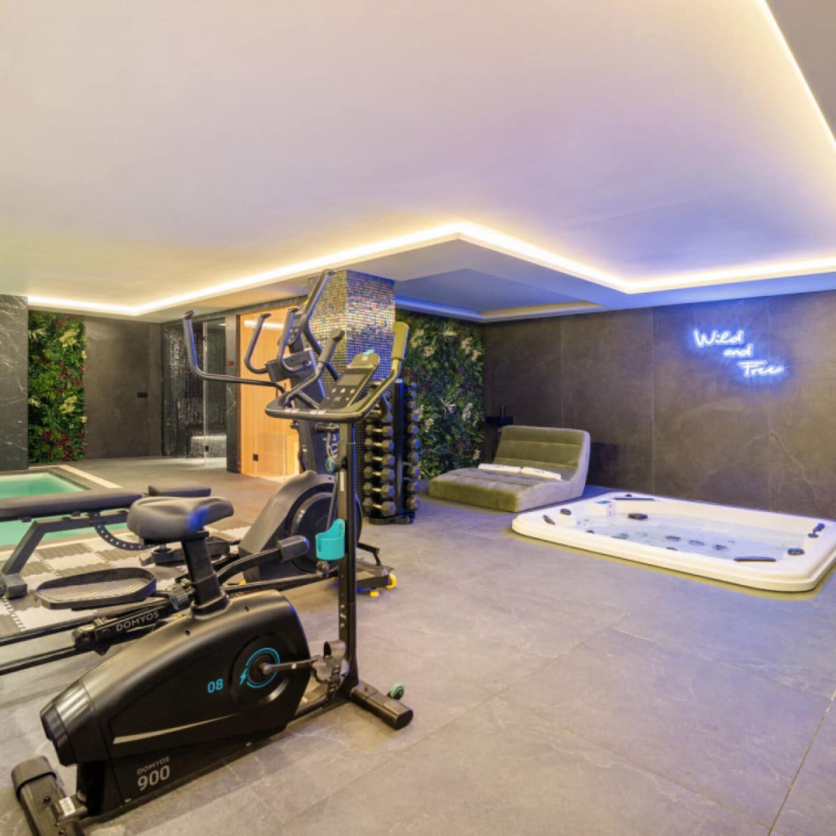 6 makuuhuone Huvila myytävänä paikassa Nueva Andalucia mukana uima-altaan 
autotalli - 7 350 000 € (Ref: 9426004)