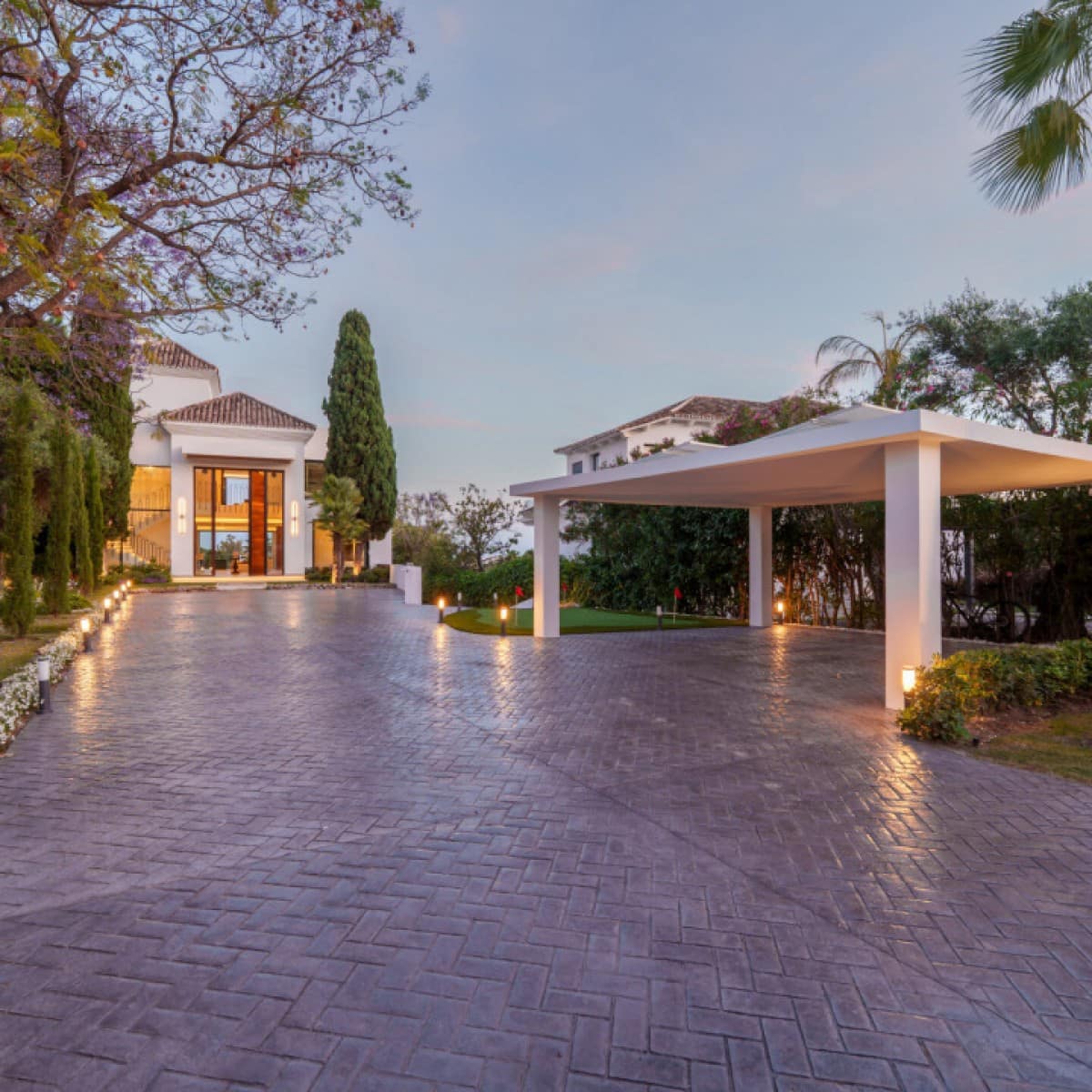 6 makuuhuone Huvila myytävänä paikassa Nueva Andalucia mukana uima-altaan 
autotalli - 7 350 000 € (Ref: 9426004)