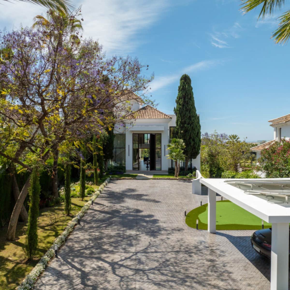 6 makuuhuone Huvila myytävänä paikassa Nueva Andalucia mukana uima-altaan 
autotalli - 7 350 000 € (Ref: 9426004)