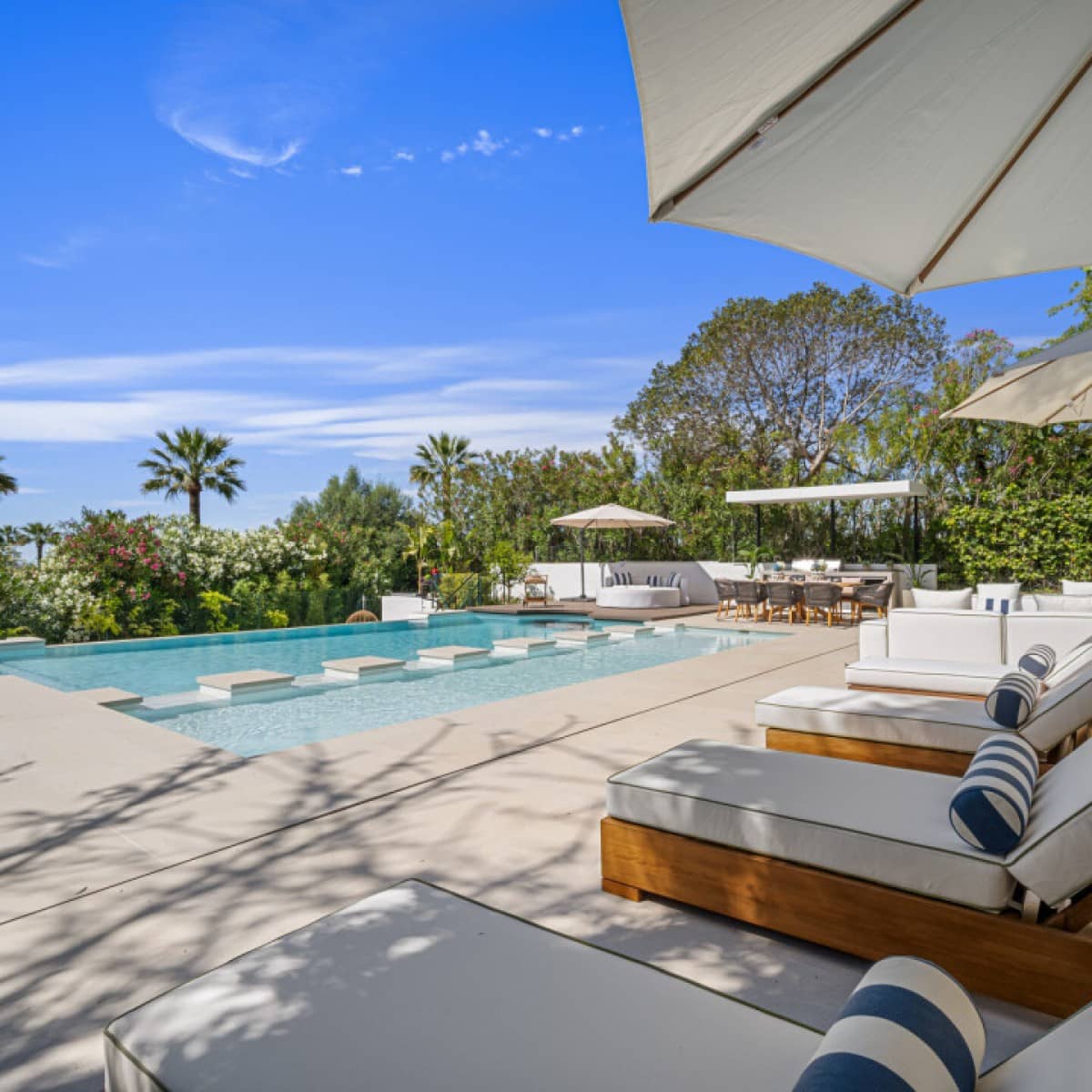 6 makuuhuone Huvila myytävänä paikassa Nueva Andalucia mukana uima-altaan 
autotalli - 7 350 000 € (Ref: 9426004)