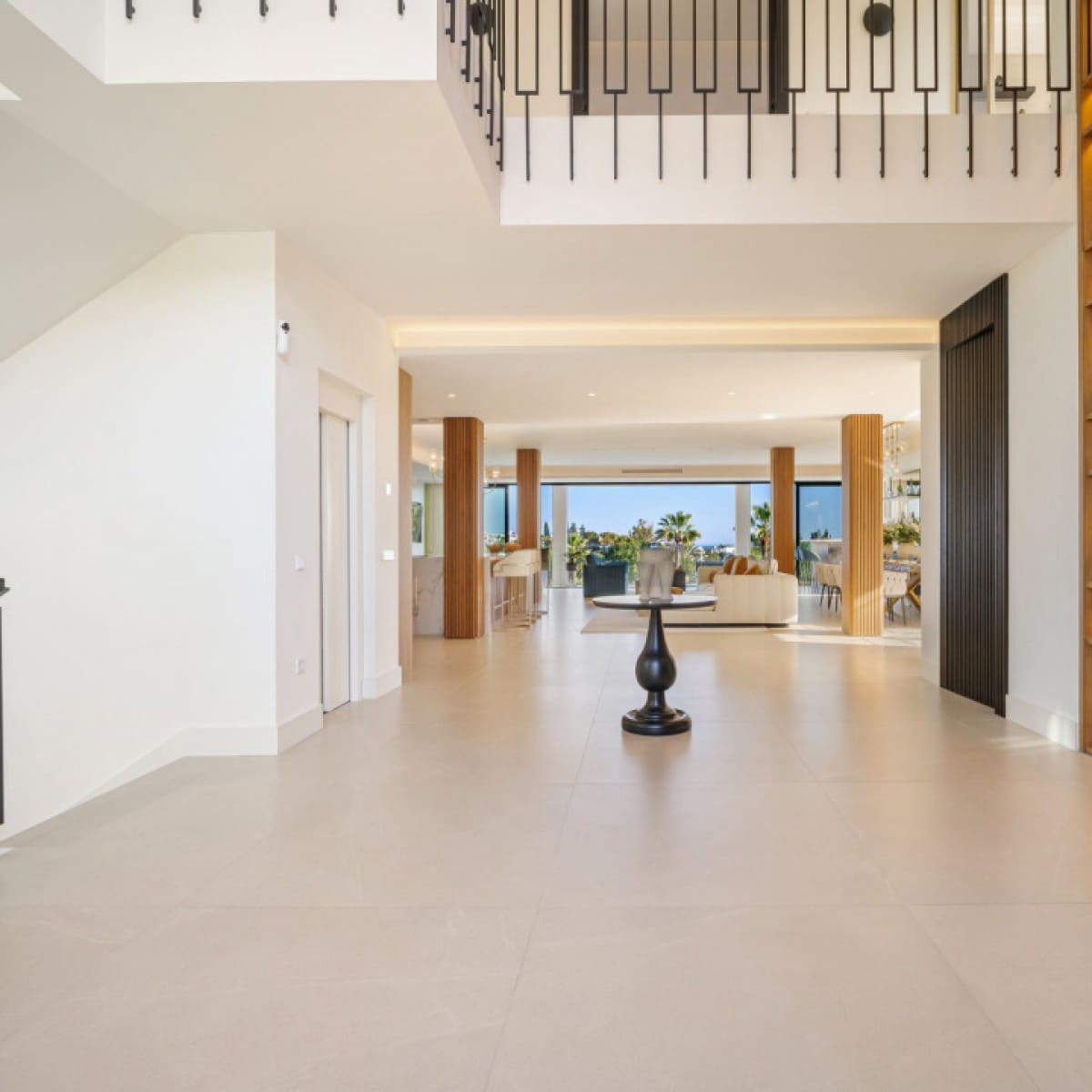 6 makuuhuone Huvila myytävänä paikassa Nueva Andalucia mukana uima-altaan 
autotalli - 7 350 000 € (Ref: 9426004)