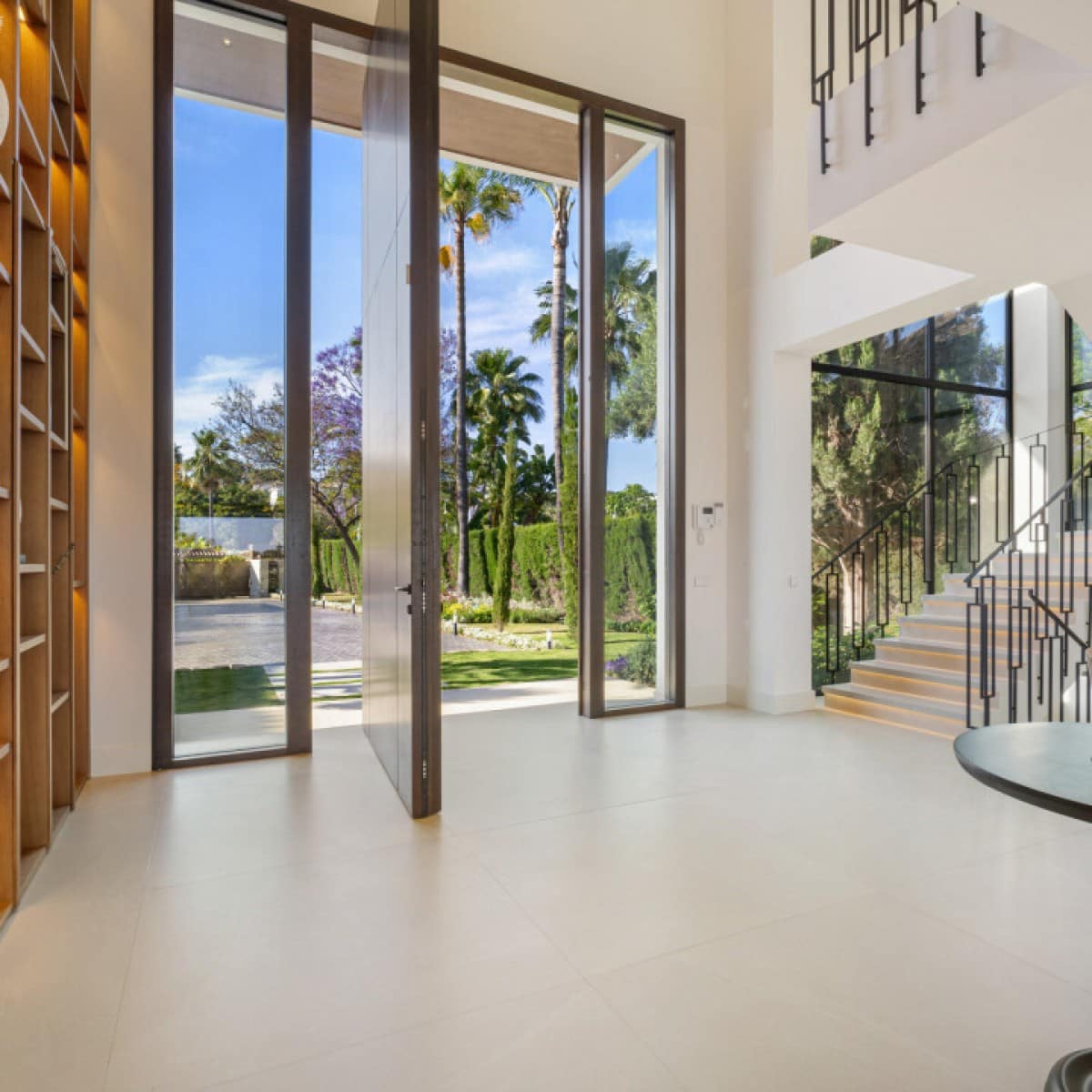 6 makuuhuone Huvila myytävänä paikassa Nueva Andalucia mukana uima-altaan 
autotalli - 7 350 000 € (Ref: 9426004)