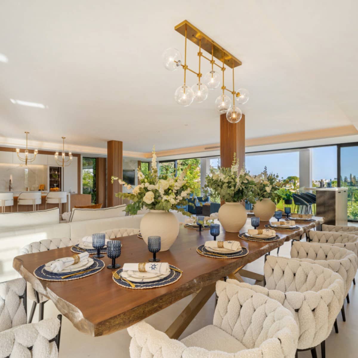 6 makuuhuone Huvila myytävänä paikassa Nueva Andalucia mukana uima-altaan 
autotalli - 7 350 000 € (Ref: 9426004)