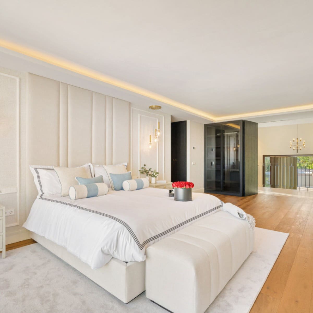 6 makuuhuone Huvila myytävänä paikassa Nueva Andalucia mukana uima-altaan 
autotalli - 7 350 000 € (Ref: 9426004)