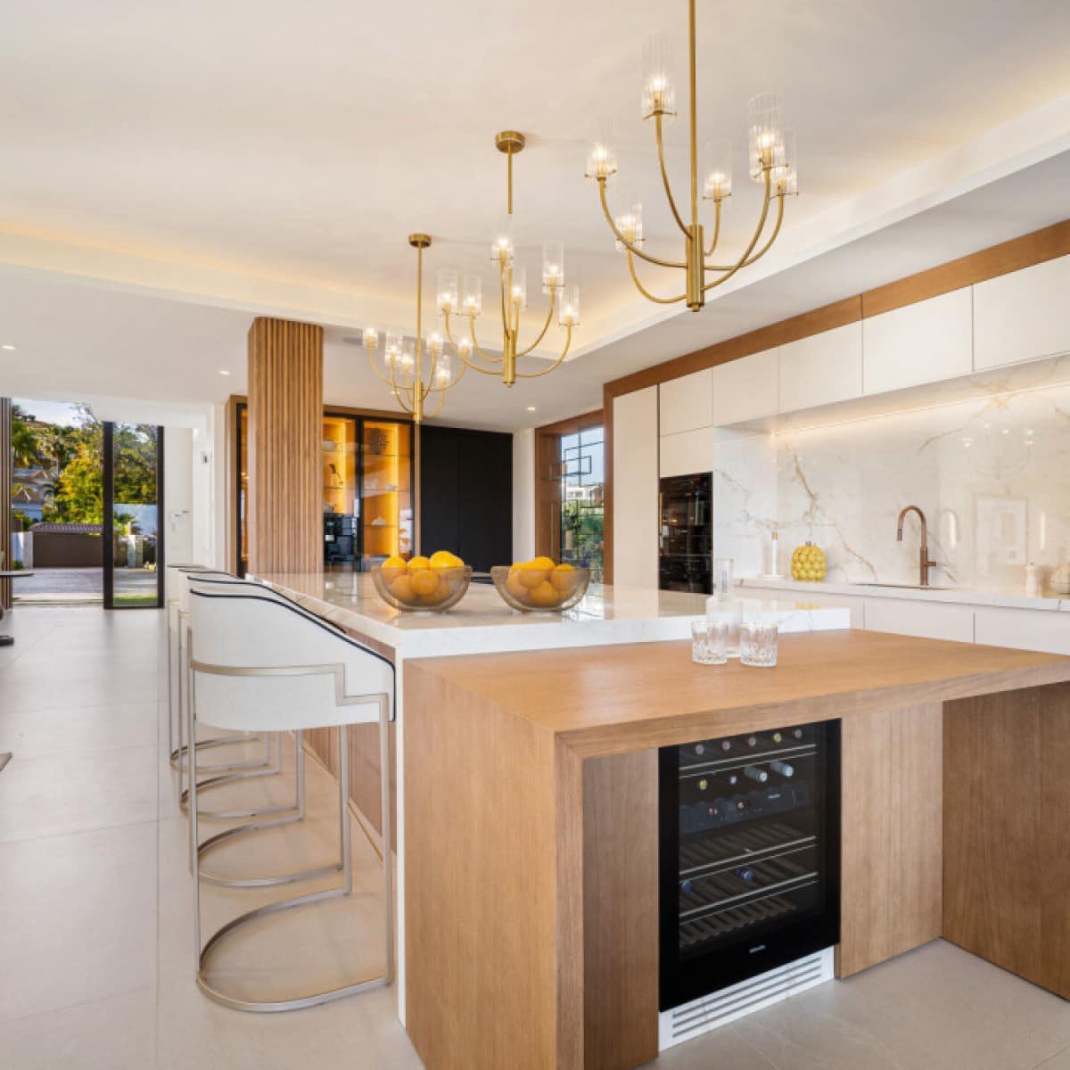 6 makuuhuone Huvila myytävänä paikassa Nueva Andalucia mukana uima-altaan 
autotalli - 7 350 000 € (Ref: 9426004)