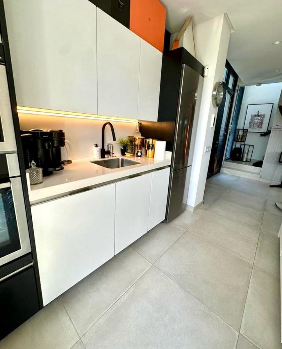 4 quarto Moradia para venda em Estepona com piscina - 1 799 000 € (Ref: 9426009)