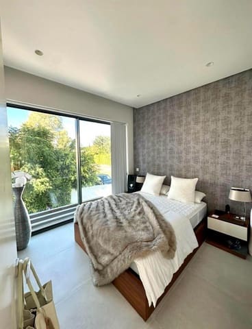 4 quarto Moradia para venda em Estepona com piscina - 1 799 000 € (Ref: 9426009)