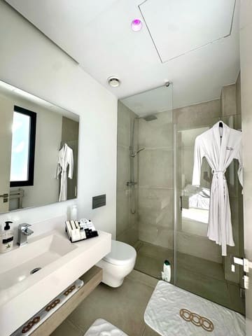 4 quarto Moradia para venda em Estepona com piscina - 1 799 000 € (Ref: 9426009)