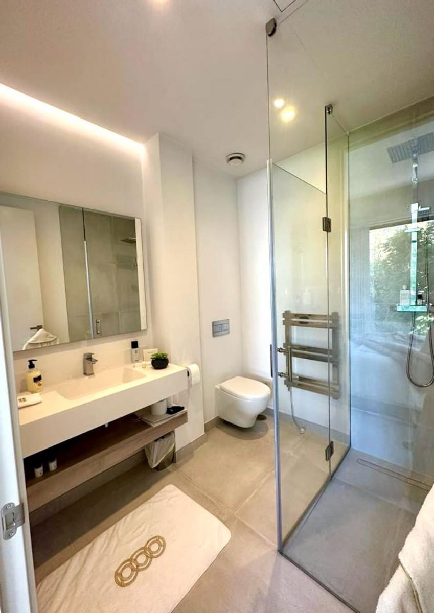 4 quarto Moradia para venda em Estepona com piscina - 1 799 000 € (Ref: 9426009)