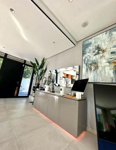 4 quarto Moradia para venda em Estepona com piscina - 1 799 000 € (Ref: 9426009)