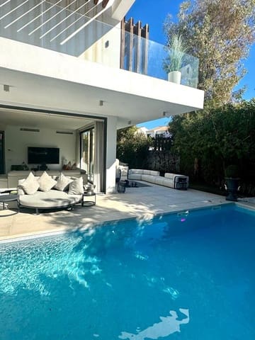 4 quarto Moradia para venda em Estepona com piscina - 1 799 000 € (Ref: 9426009)