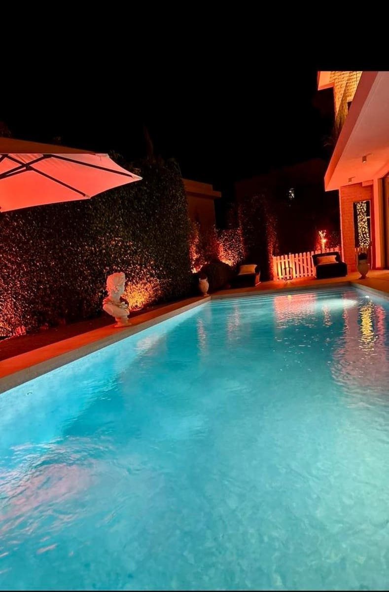 4 quarto Moradia para venda em Estepona com piscina - 1 799 000 € (Ref: 9426009)