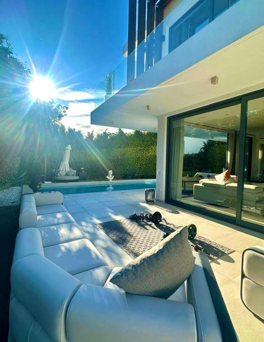 4 quarto Moradia para venda em Estepona com piscina - 1 799 000 € (Ref: 9426009)