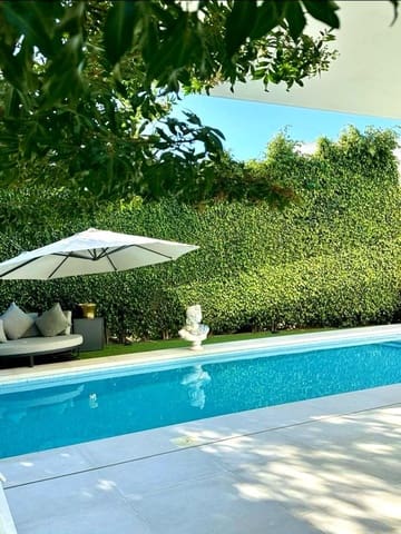 4 quarto Moradia para venda em Estepona com piscina - 1 799 000 € (Ref: 9426009)