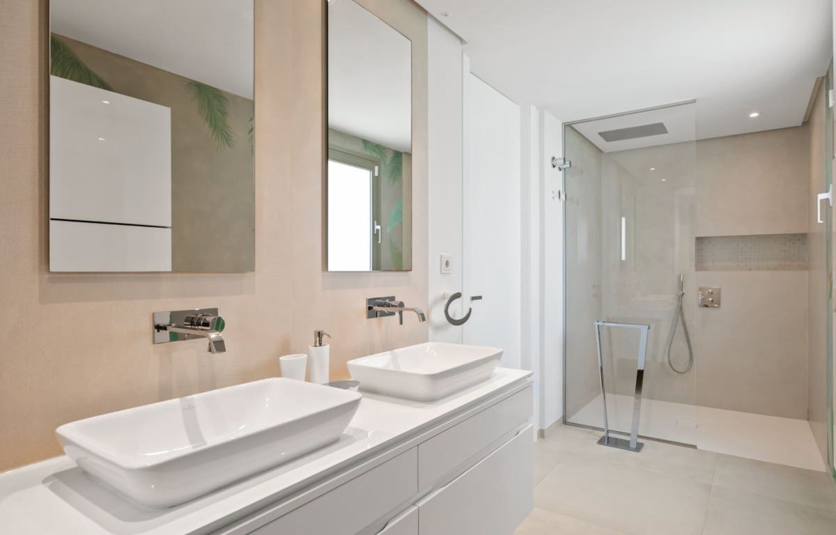 7 chambre Appartement à vendre à Nueva Andalucia avec piscine garage - 4 300 000 € (Ref: 9426017)