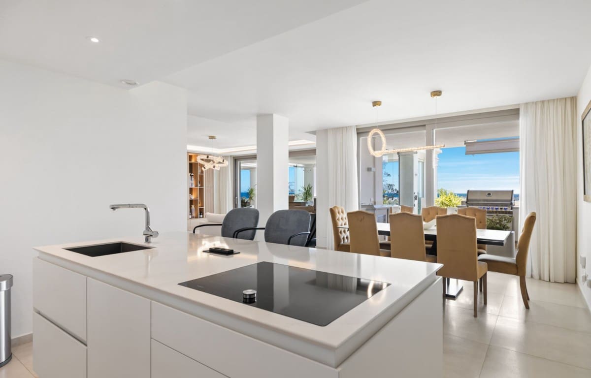 7 chambre Appartement à vendre à Nueva Andalucia avec piscine garage - 4 300 000 € (Ref: 9426017)