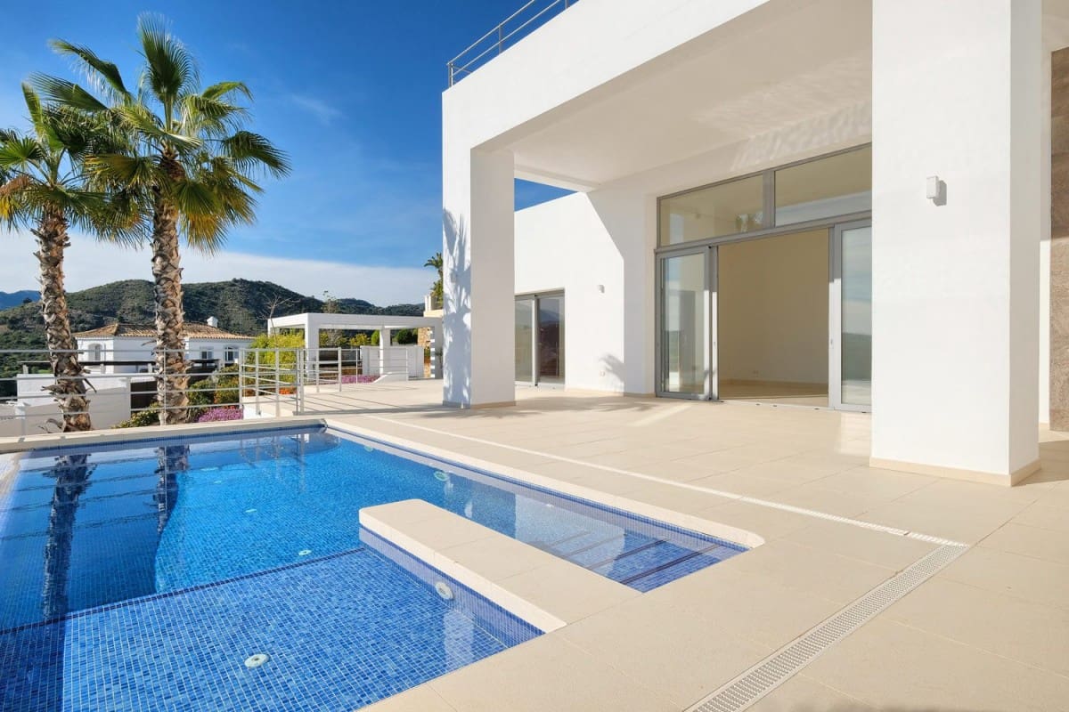 4 quarto Moradia para venda em Benahavis com piscina garagem - 2 200 000 € (Ref: 9426018)