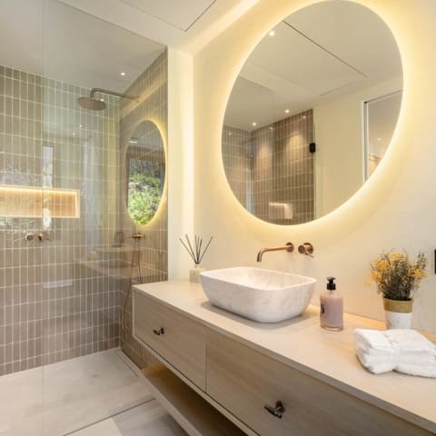 4 makuuhuone Huvila myytävänä paikassa Nueva Andalucia, Marbella mukana uima-altaan 
autotalli - 4 350 000 € (Ref: 9426022)