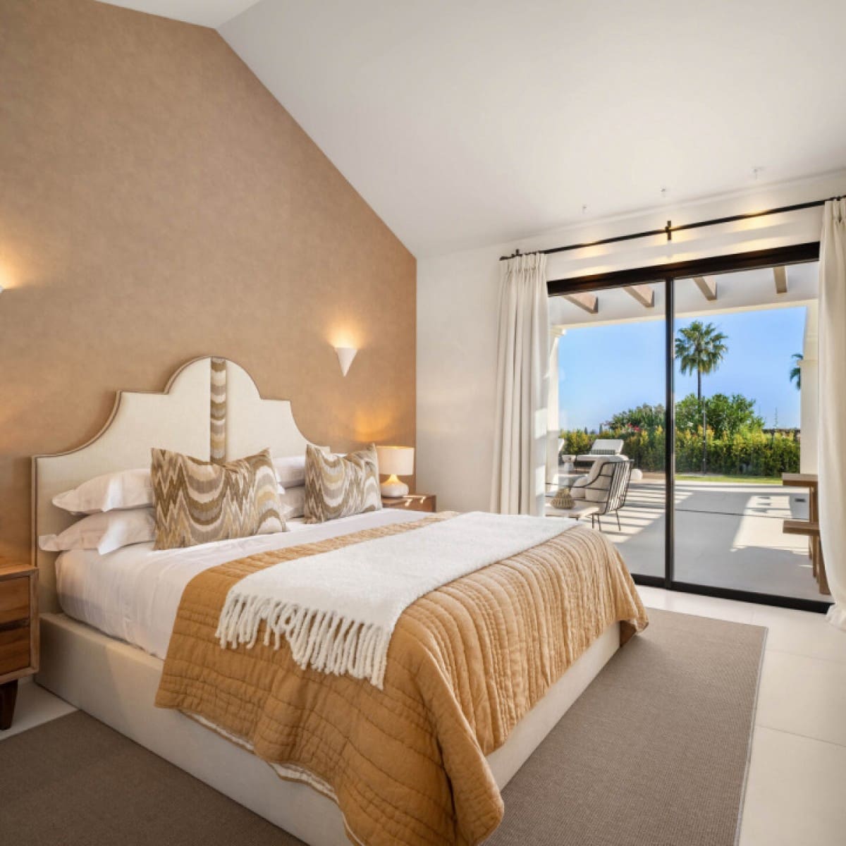 4 makuuhuone Huvila myytävänä paikassa Nueva Andalucia mukana uima-altaan 
autotalli - 4 350 000 € (Ref: 9426022)