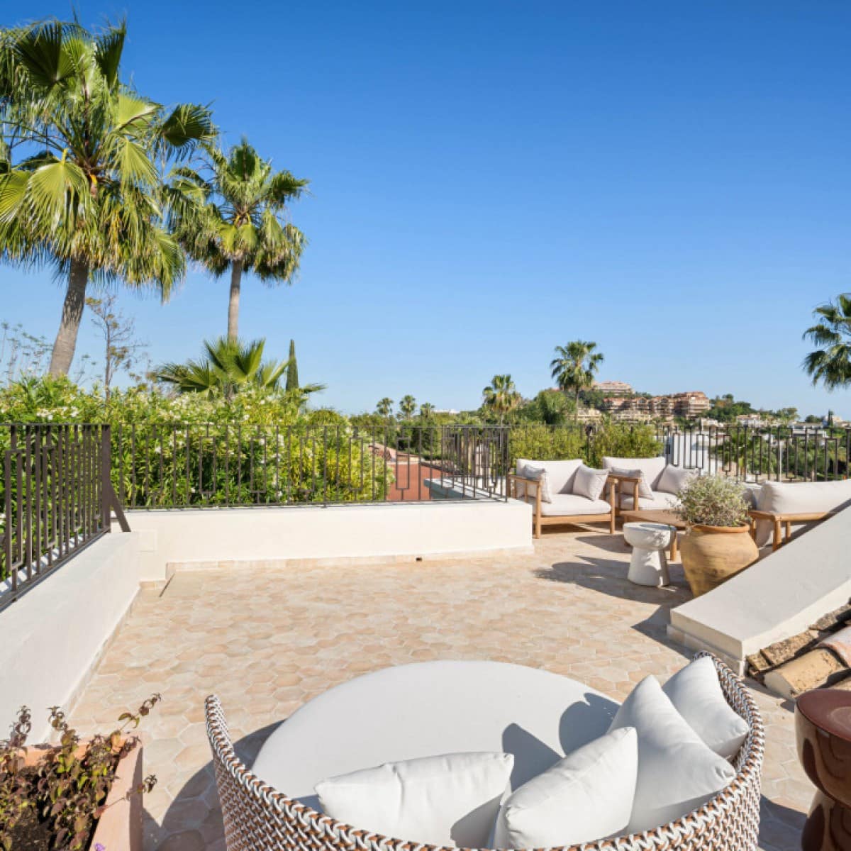 4 makuuhuone Huvila myytävänä paikassa Nueva Andalucia mukana uima-altaan 
autotalli - 4 350 000 € (Ref: 9426022)