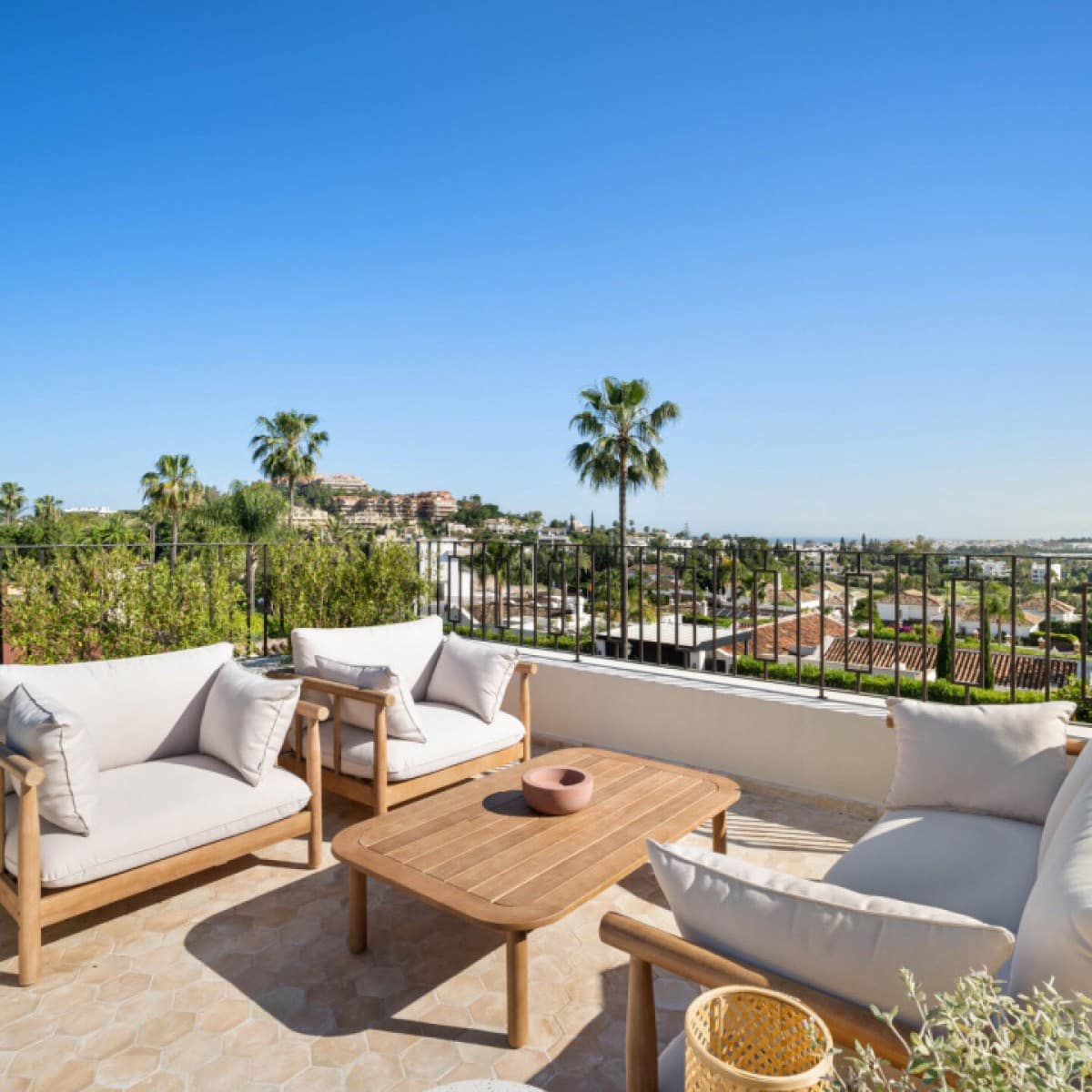 4 makuuhuone Huvila myytävänä paikassa Nueva Andalucia mukana uima-altaan 
autotalli - 4 350 000 € (Ref: 9426022)