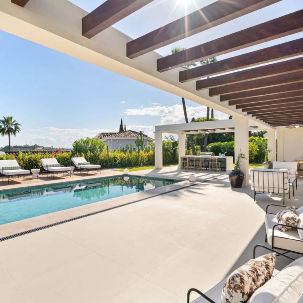 4 makuuhuone Huvila myytävänä paikassa Nueva Andalucia mukana uima-altaan 
autotalli - 4 350 000 € (Ref: 9426022)