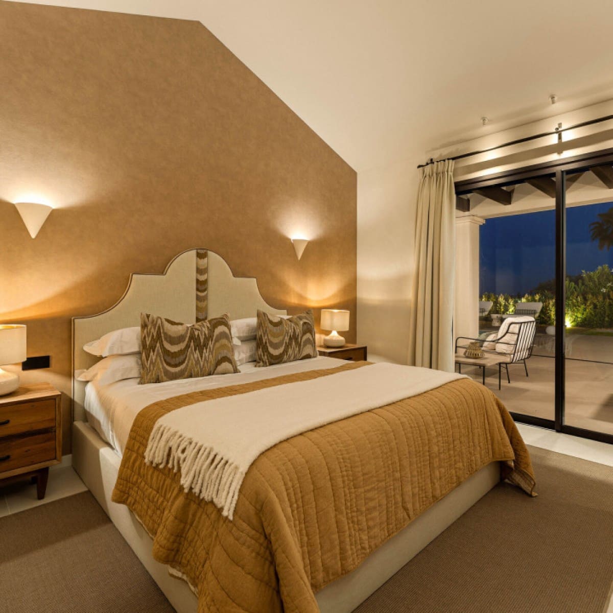 4 makuuhuone Huvila myytävänä paikassa Nueva Andalucia mukana uima-altaan 
autotalli - 4 350 000 € (Ref: 9426022)