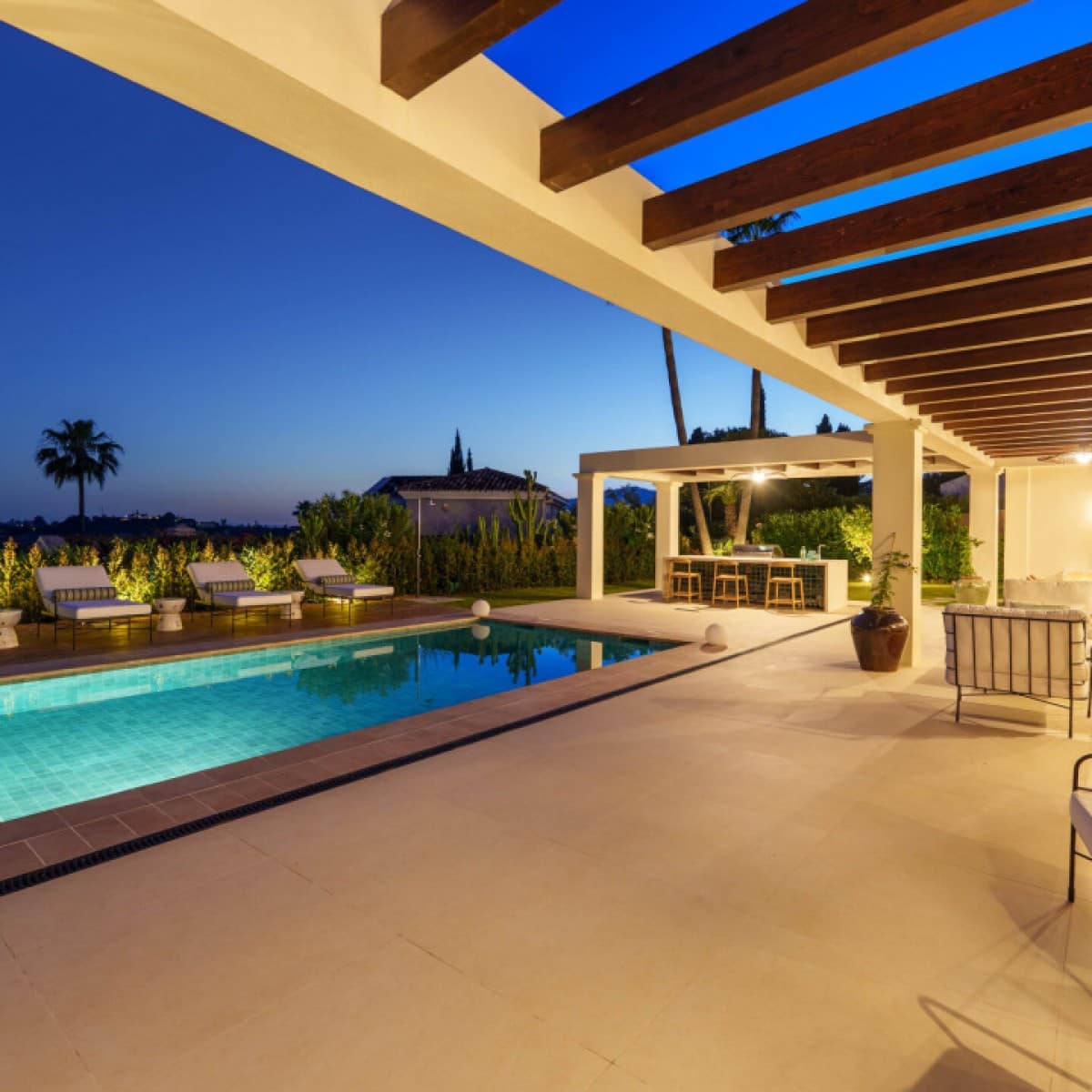 4 makuuhuone Huvila myytävänä paikassa Nueva Andalucia mukana uima-altaan 
autotalli - 4 350 000 € (Ref: 9426022)