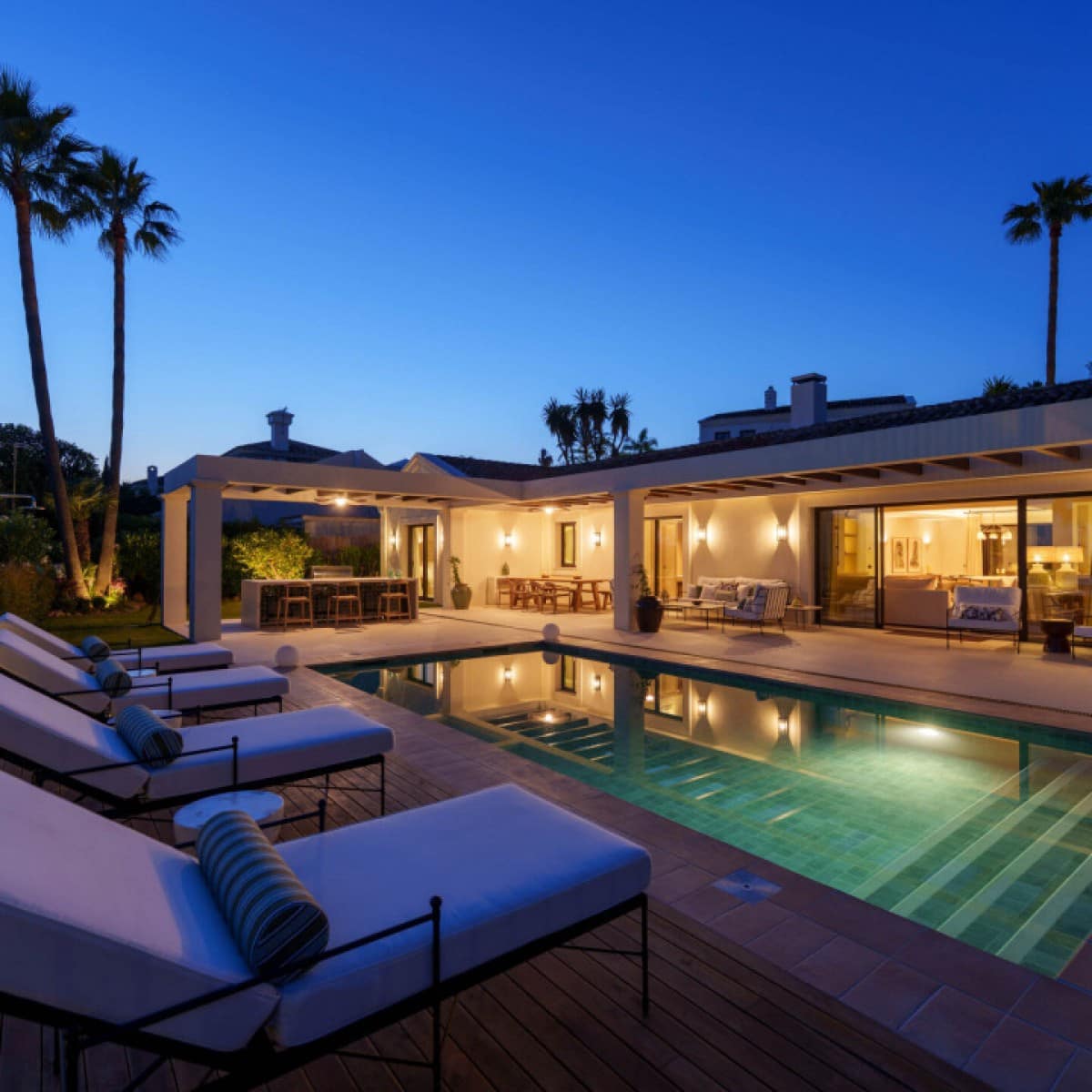 4 makuuhuone Huvila myytävänä paikassa Nueva Andalucia mukana uima-altaan 
autotalli - 4 350 000 € (Ref: 9426022)