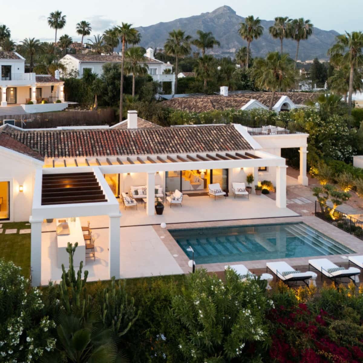 4 makuuhuone Huvila myytävänä paikassa Nueva Andalucia mukana uima-altaan 
autotalli - 4 350 000 € (Ref: 9426022)