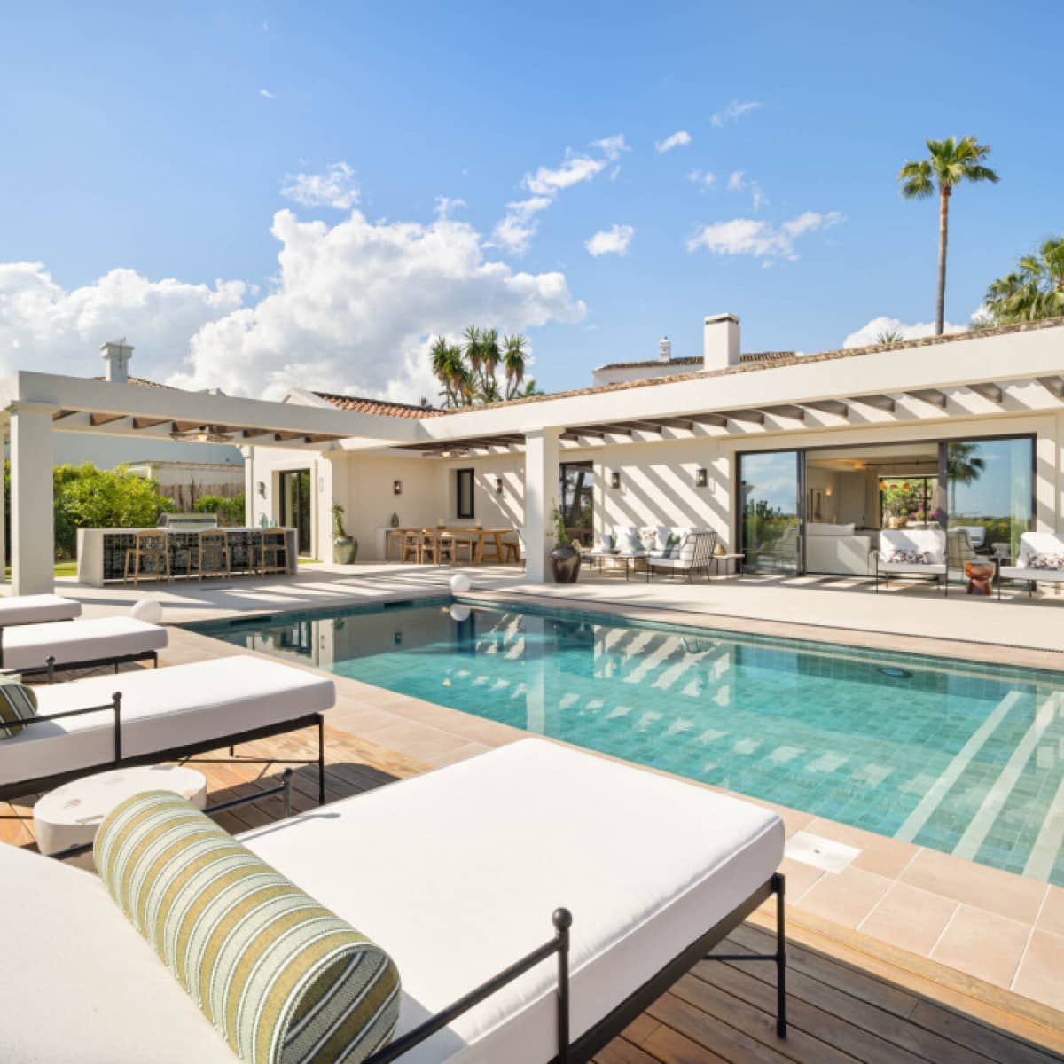 4 makuuhuone Huvila myytävänä paikassa Nueva Andalucia mukana uima-altaan 
autotalli - 4 350 000 € (Ref: 9426022)