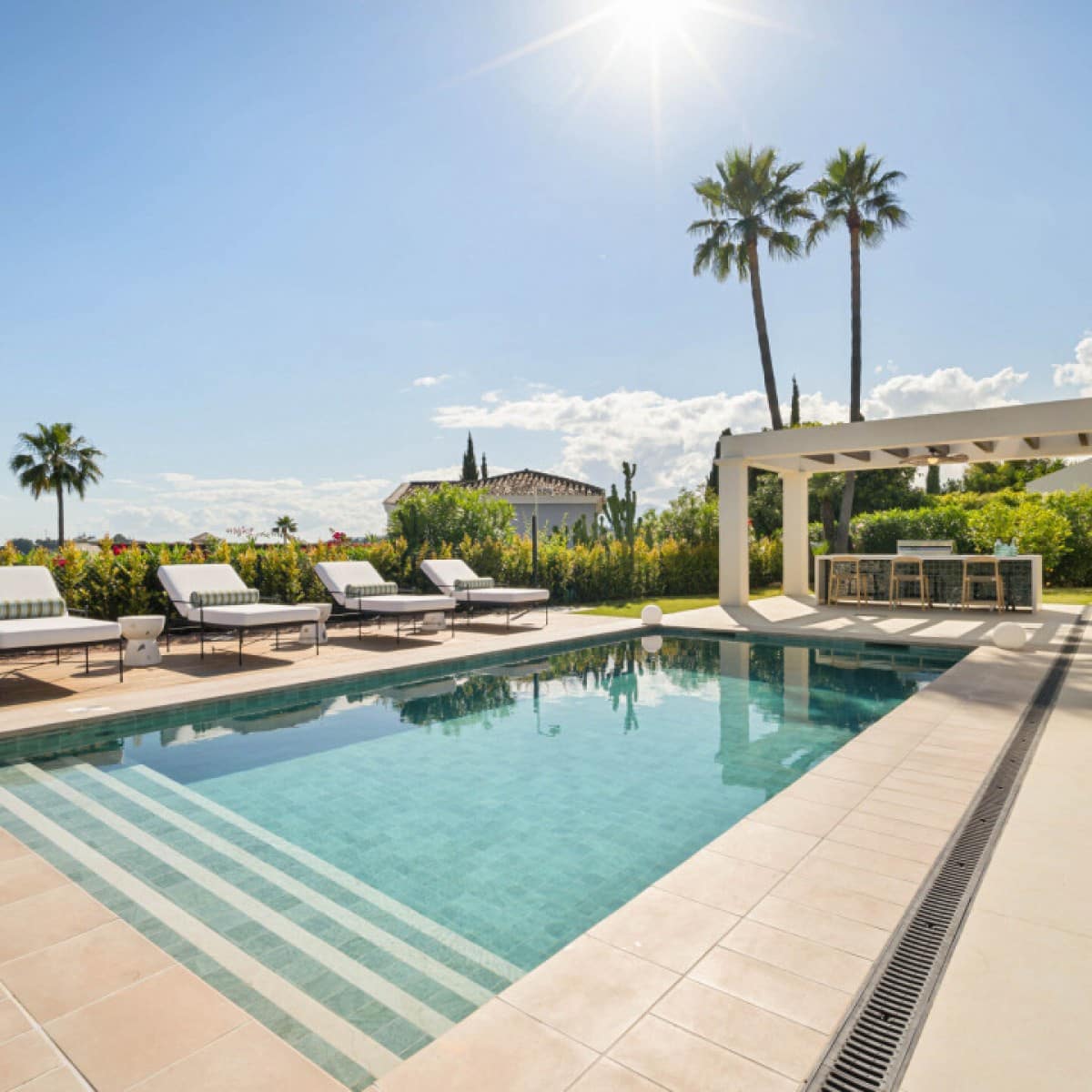 4 makuuhuone Huvila myytävänä paikassa Nueva Andalucia mukana uima-altaan 
autotalli - 4 350 000 € (Ref: 9426022)