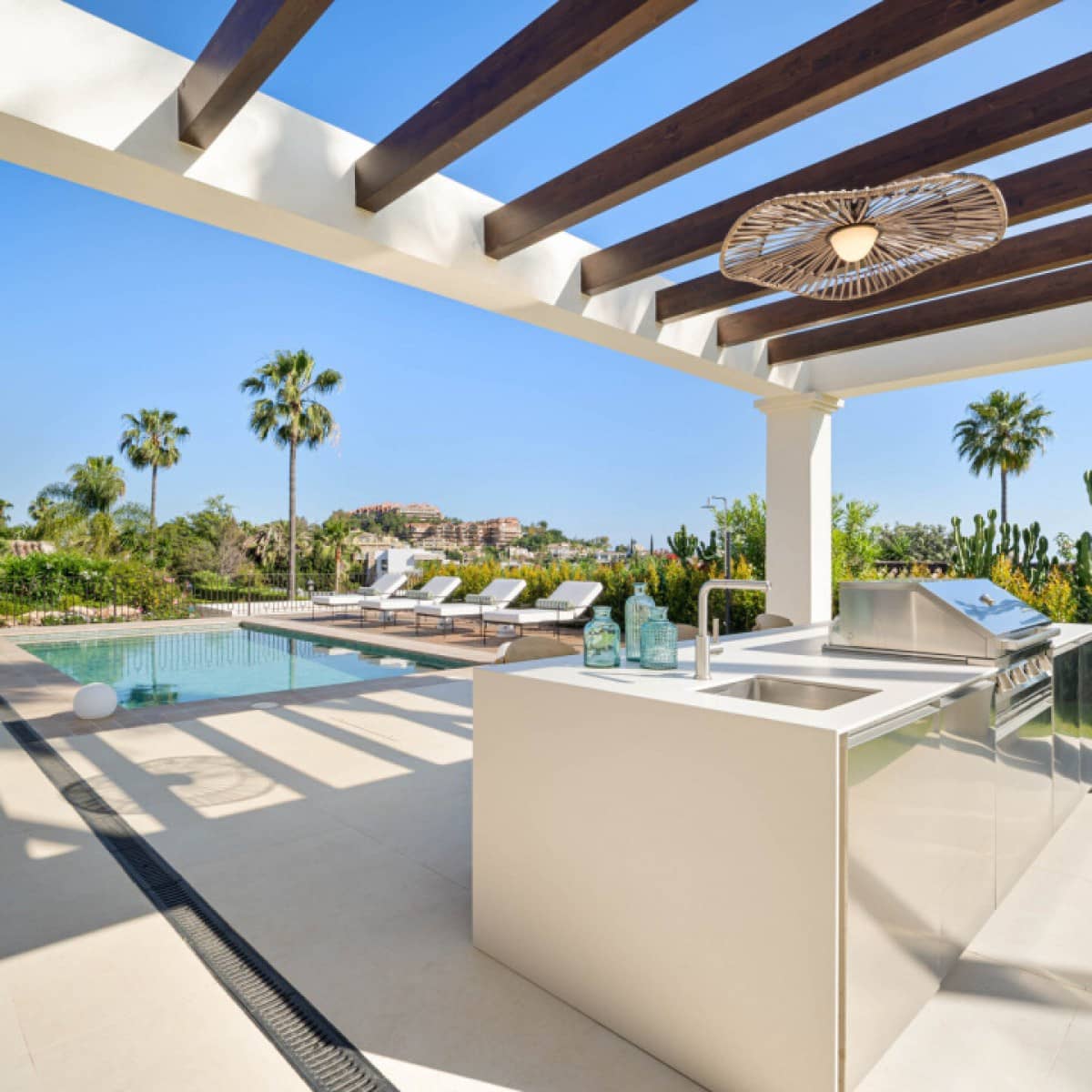 4 makuuhuone Huvila myytävänä paikassa Nueva Andalucia mukana uima-altaan 
autotalli - 4 350 000 € (Ref: 9426022)