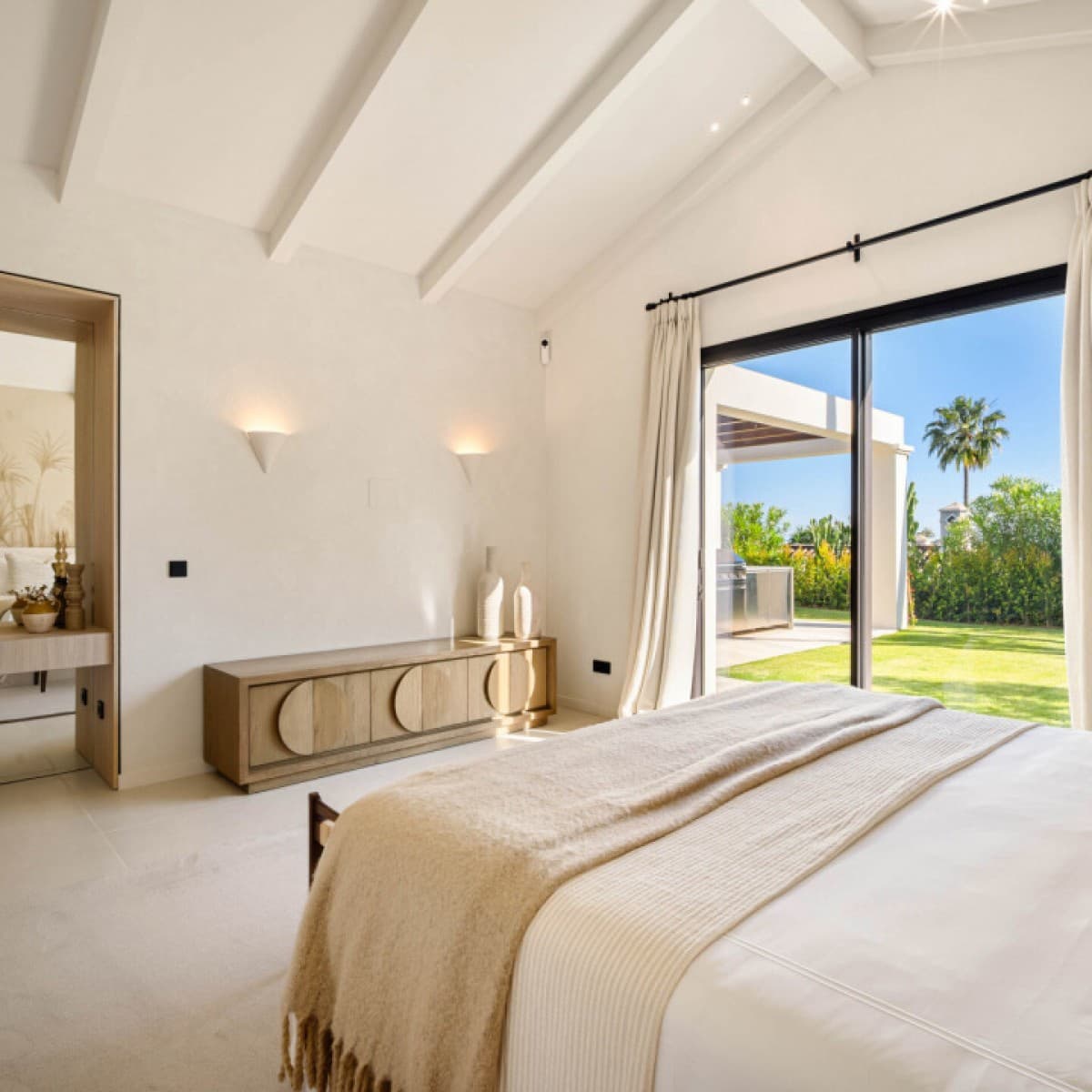 4 makuuhuone Huvila myytävänä paikassa Nueva Andalucia mukana uima-altaan 
autotalli - 4 350 000 € (Ref: 9426022)