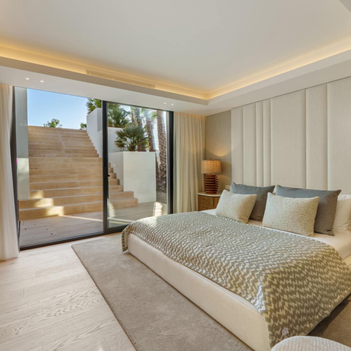 6 makuuhuone Huvila myytävänä paikassa Nueva Andalucia mukana uima-altaan 
autotalli - 8 650 000 € (Ref: 9426023)