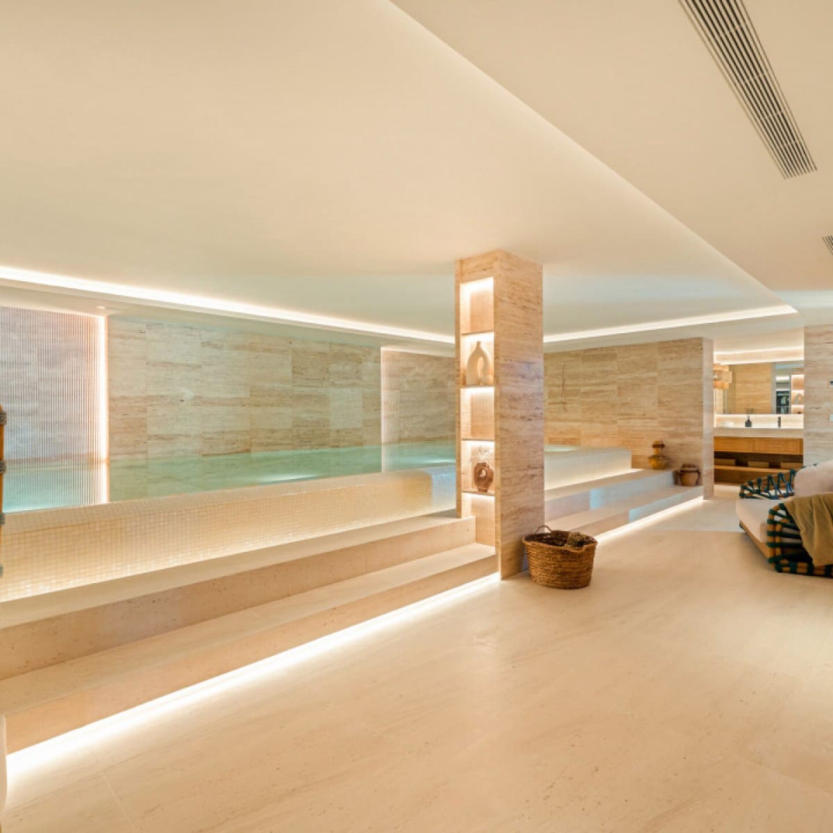 6 makuuhuone Huvila myytävänä paikassa Nueva Andalucia mukana uima-altaan 
autotalli - 8 650 000 € (Ref: 9426023)